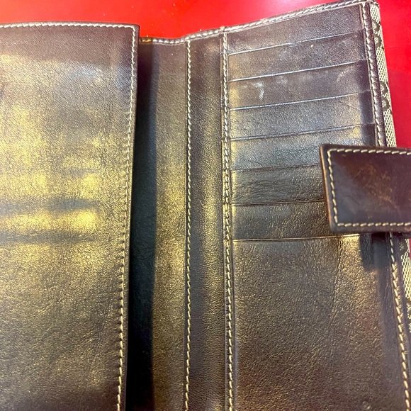 Authentic Gucci Wallet - Picture 3 of 9